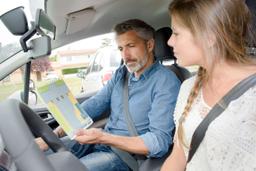 Découvrez comment se passe la préparation à l’examen du permis de conduire et les différentes options pour effectuer vos heures de conduite.