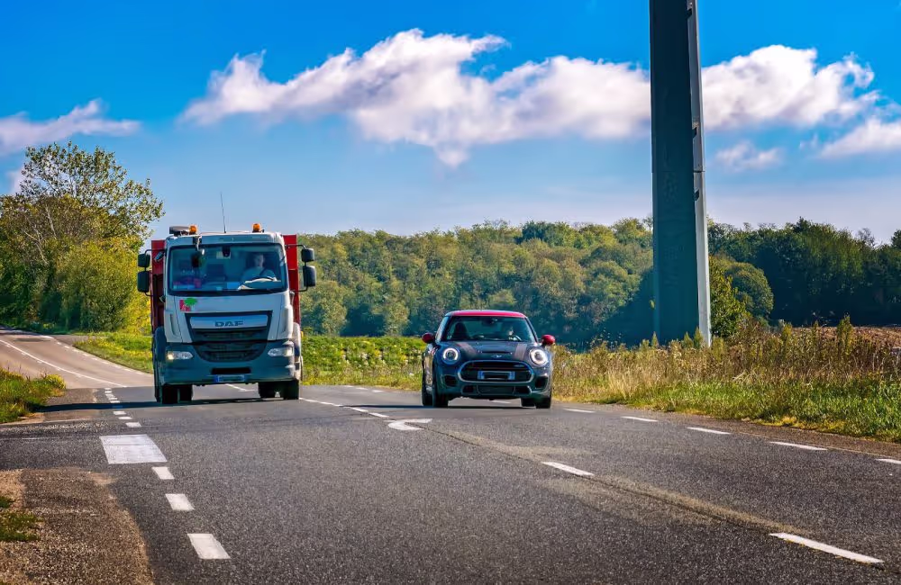 Image d'accueil de l'article Croisement et dépassement : comprendre le code de la route