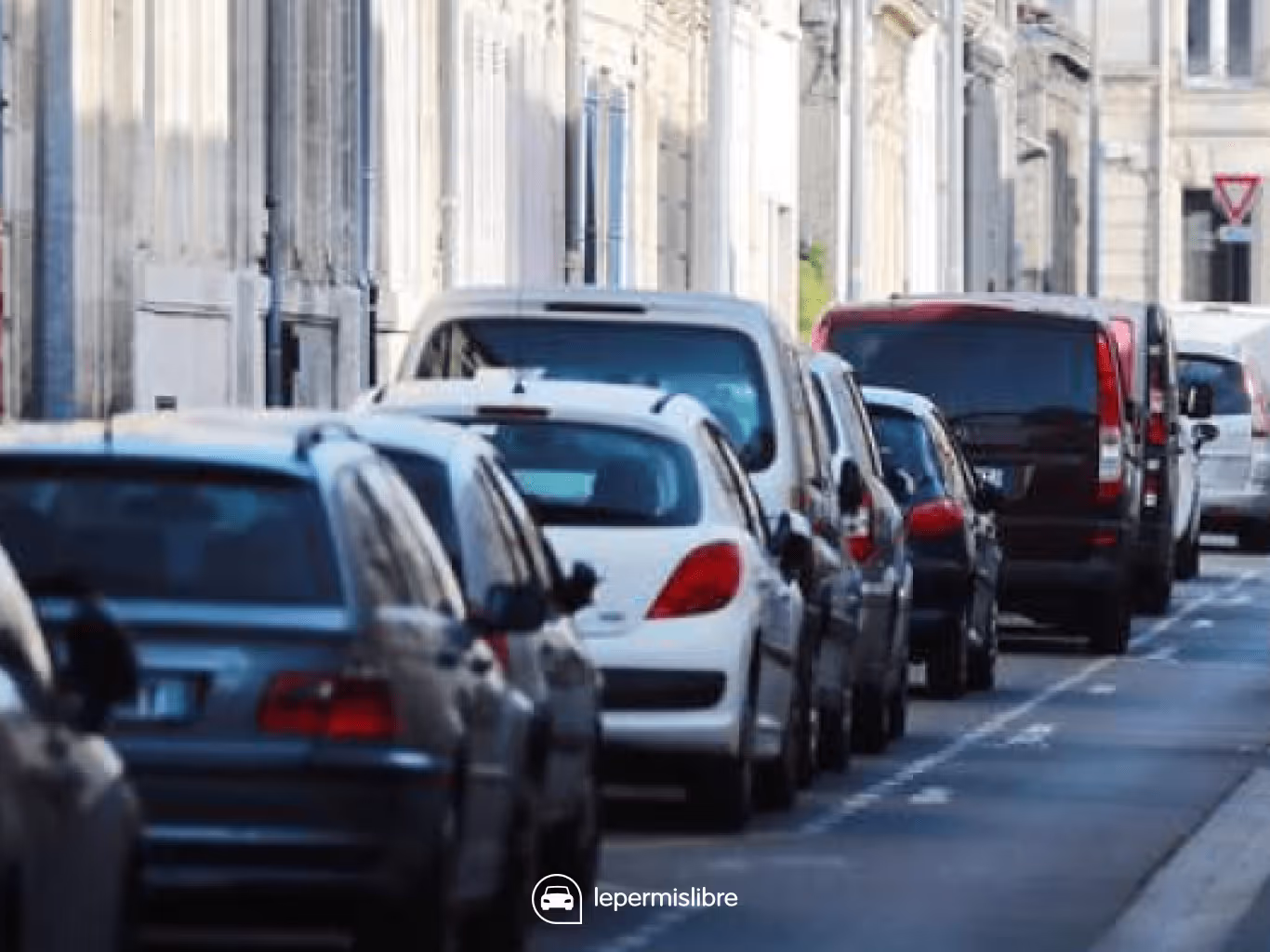 Quelle différence entre arrêt et stationnement ?