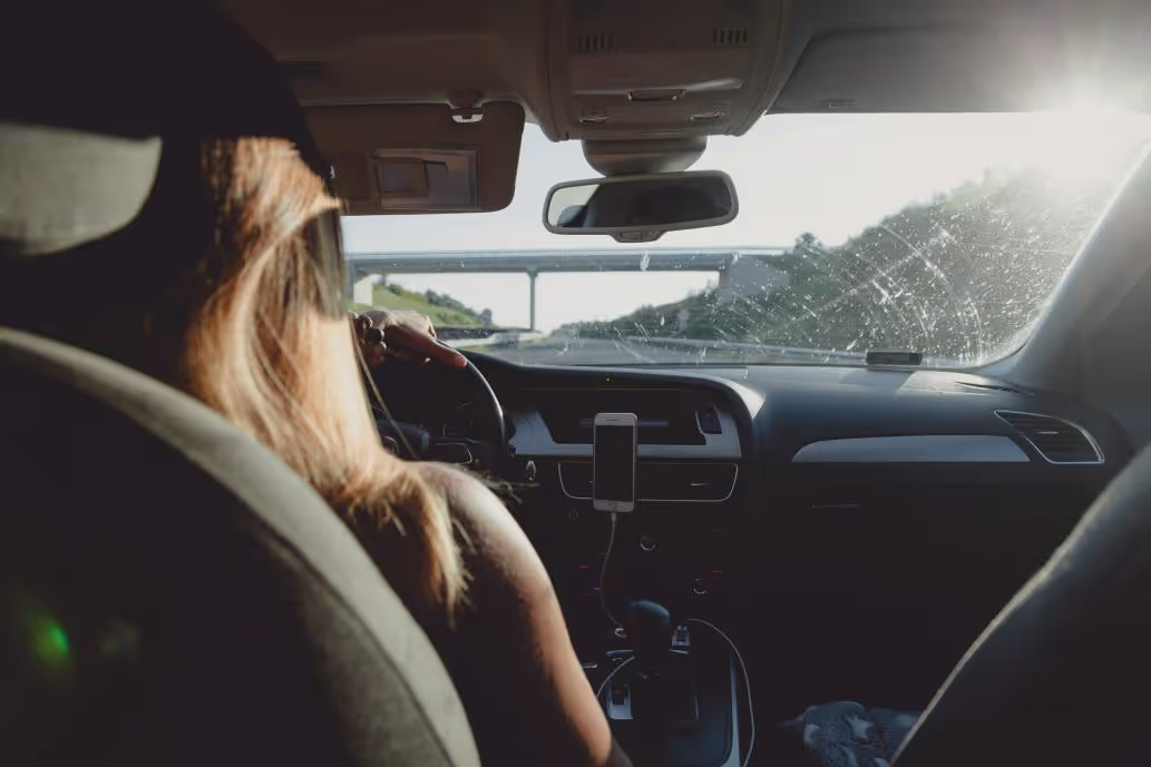 une personne qui conduit
