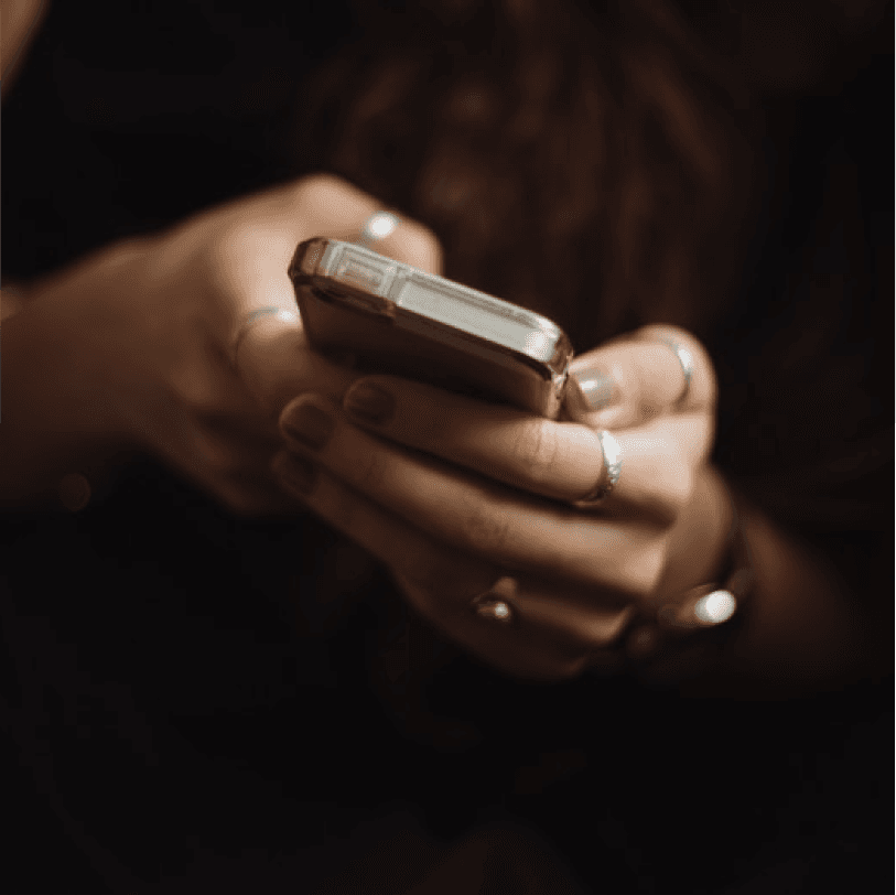 Personne s'enregistrant pour passer son code sur lePERMISLIBRE