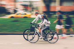Découvrez les règles définies par le code de la route circuler en vélo, les équipements obligatoires et les sanctions encourues.