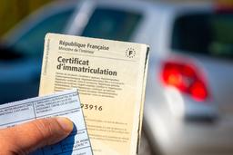 Le certificat d’immatriculation, communément appelé carte grise, est un document réglementaire obligatoire pour circuler sur les routes de France. Pourquoi est-il obligatoire de faire sa carte grise ? Quelles sont les démarches pour obtenir son certificat d’immatriculation ? SOMMAIRE Qu&rsquo;est-ce qu&rsquo;une carte grise et à quoi sert -elle ? Comment obtenir un certificat d&rsquo;immatriculation ? &hellip;