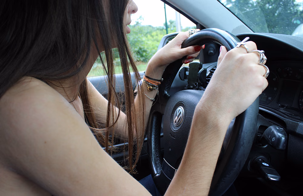 comment tenir et tourner le volant
