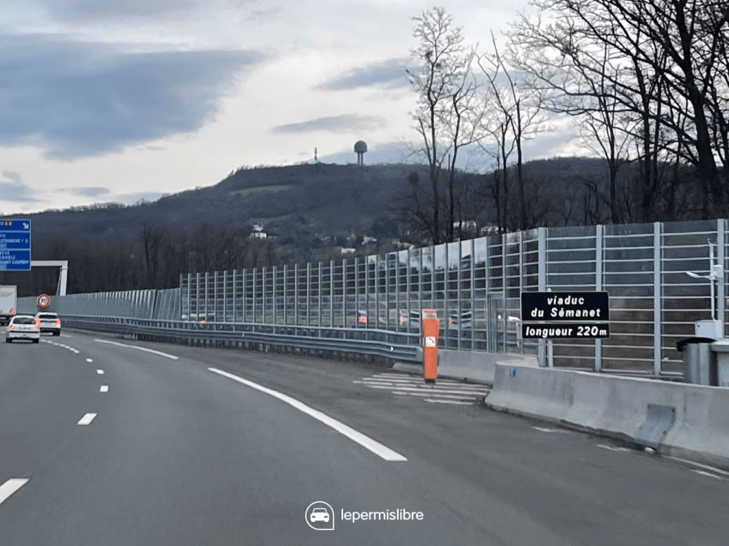 Panneau de localisation d'un élément culturel viaduc