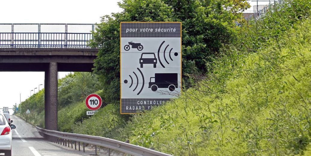 Panneau radar en France