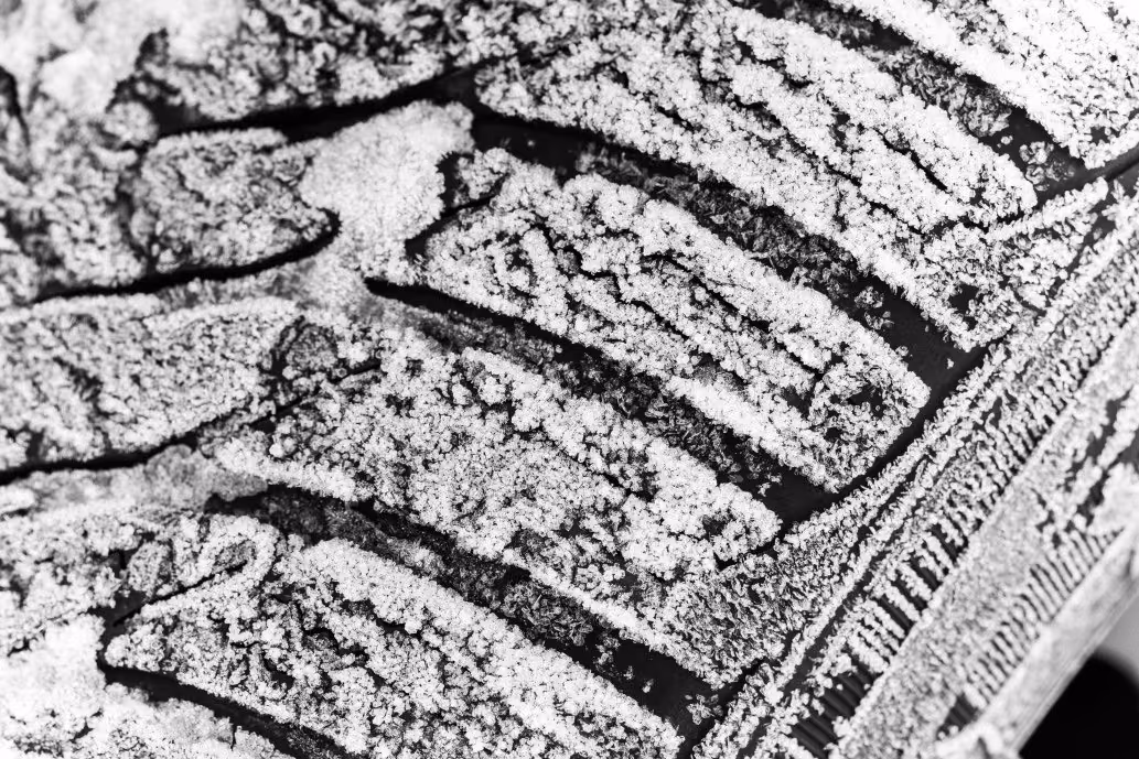 Les pneus neige, la meilleure solution pour une bonne adhérence des pneu à la route.