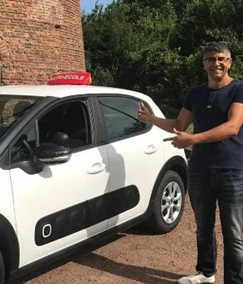 Farid, moniteur diplômé d'État à Seclin