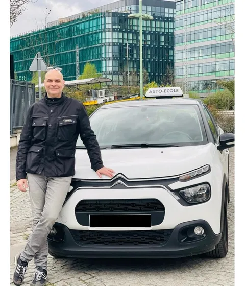 Selim, moniteur diplômé d'État à Aubervilliers