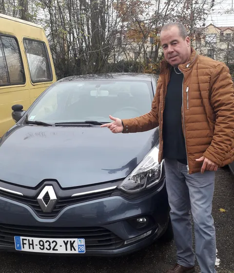 Zouhir, moniteur diplômé d'État à Épernon